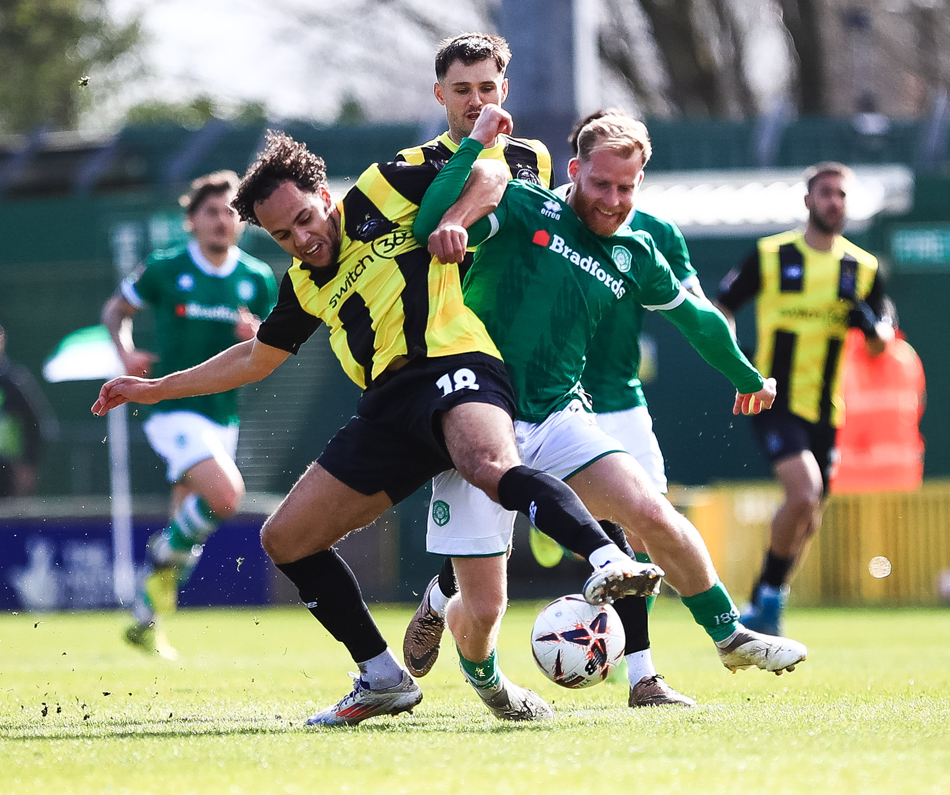 Yeovil Town y AFC Fylde se enfrentan con los playoffs en la mira