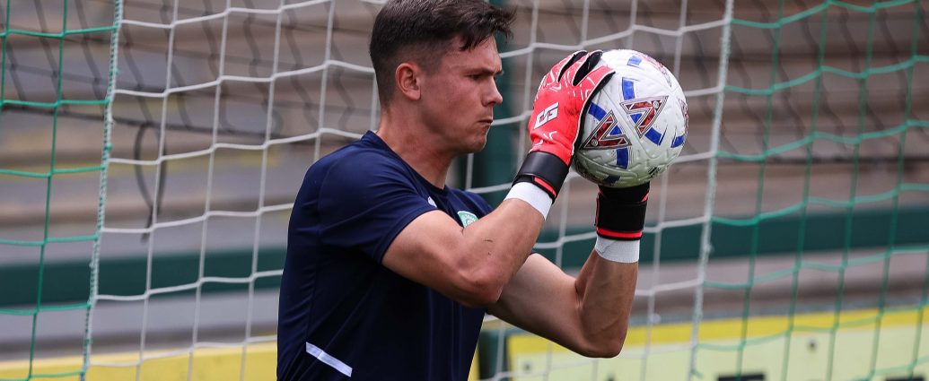 Jed Ward holds a shot during pre-match warm up.