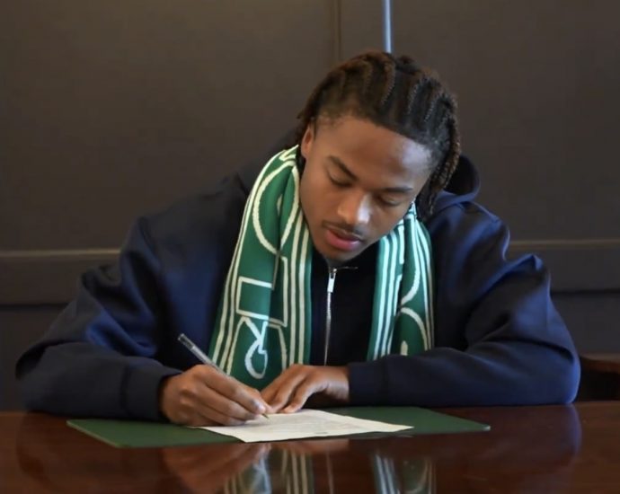 Mason Obeng signs for Yeovil Town.